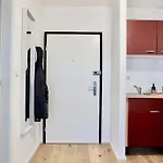 Apartment Neu Modernes In Lage, Free Parking Max 1,65m Höhe Und 1,8m Breite
