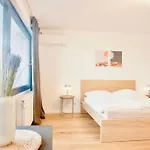 Apartment Neu Modernes In Lage, Free Parking Max 1,65m Höhe Und 1,8m Breite