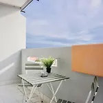 Neu Modernes In Lage, Free Parking Max 1,65m Höhe Und 1,8m Breite Apartment *