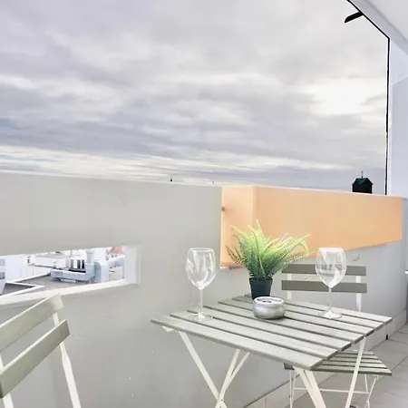 Modernes In Lage, Free Parking Max 1,65m Hoehe Und 1,8m Breite *