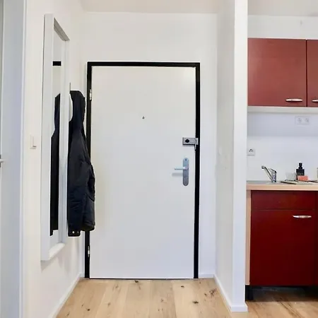 Apartment Neu Modernes In Lage, Free Parking Max 1,65m Hoehe Und 1,8m Breite