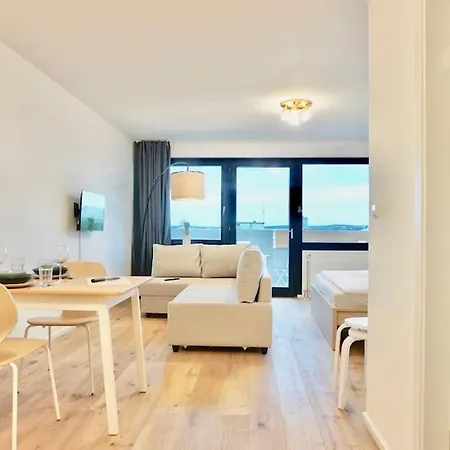 Modernes In Lage, Free Parking Max 1,65m Hoehe Und 1,8m Breite *
