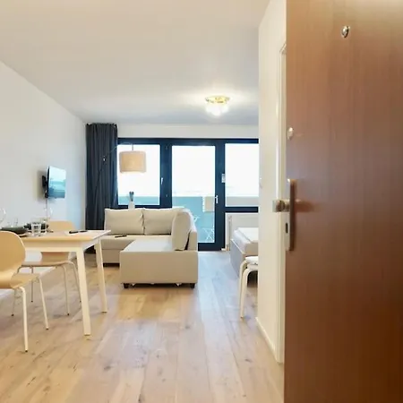 Apartment Neu Modernes In Lage, Free Parking Max 1,65m Hoehe Und 1,8m Breite