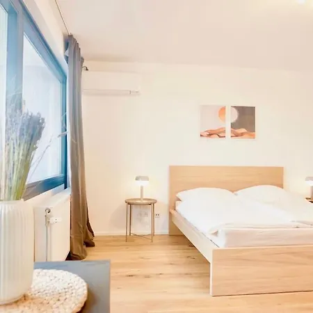 Appartamento Neu Modernes In Lage, Free Parking Max 1,65m Hoehe Und 1,8m Breite