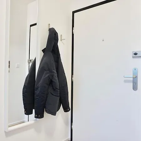 Apartment Neu Modernes In Lage, Free Parking Max 1,65m Hoehe Und 1,8m Breite Karlsruhe