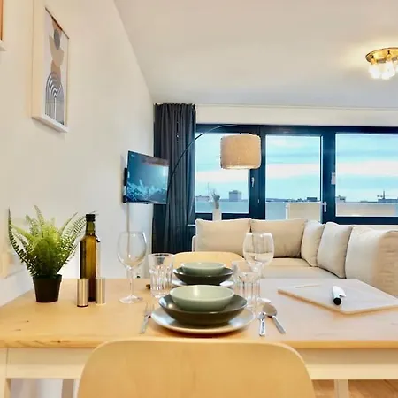 Modernes In Lage, Free Parking Max 1,65m Hoehe Und 1,8m Breite كارلسروه