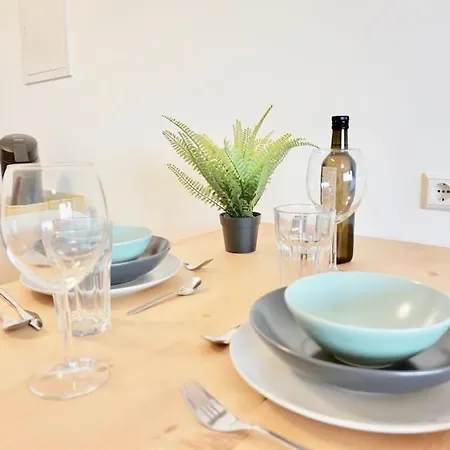 Neu Modernes In Lage, Free Parking Max 1,65m Hoehe Und 1,8m Breite Appartamento *