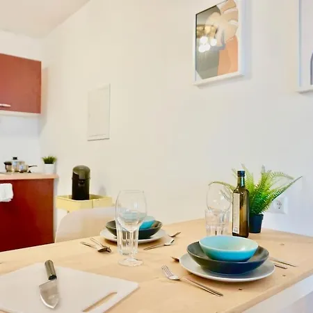 شقة Modernes In Lage, Free Parking Max 1,65m Hoehe Und 1,8m Breite