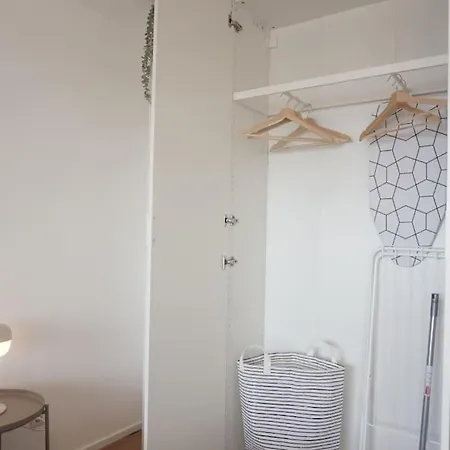 Neu Modernes In Lage, Free Parking Max 1,65m Hoehe Und 1,8m Breite Apartment