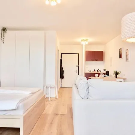 Neu Modernes In Lage, Free Parking Max 1,65m Hoehe Und 1,8m Breite *