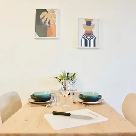 Neu Modernes In Lage, Free Parking Max 1,65m Hoehe Und 1,8m Breite Apartment