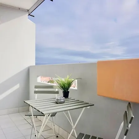 Neu Modernes In Lage, Free Parking Max 1,65m Hoehe Und 1,8m Breite Appartamento *