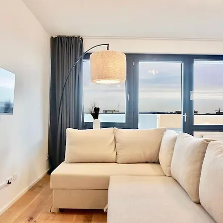 Modernes In Lage, Free Parking Max 1,65m Hoehe Und 1,8m Breite كارلسروه