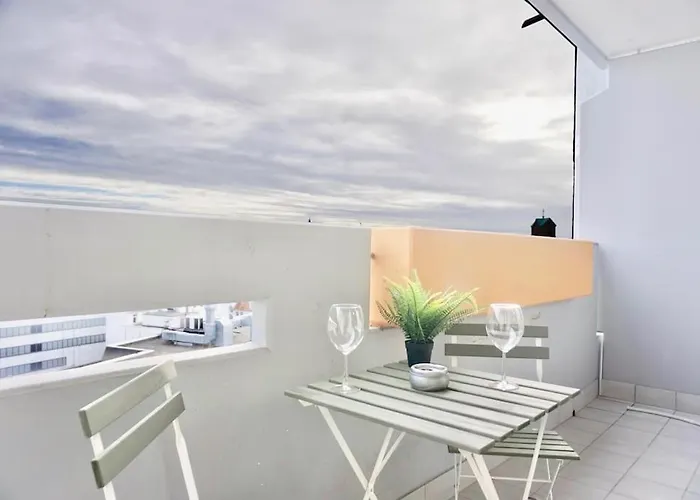 Neu Modernes In Lage, Free Parking Max 1,65m Hoehe Und 1,8m Breite *