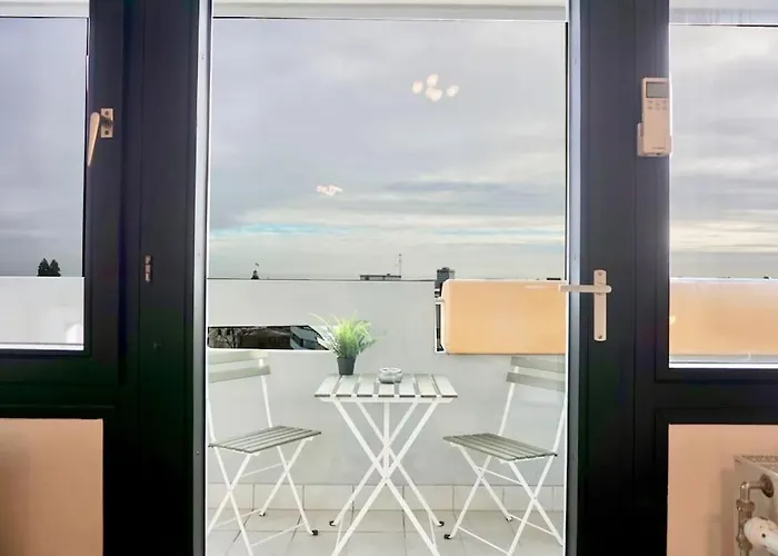 Neu Modernes In Lage, Free Parking Max 1,65m Hoehe Und 1,8m Breite *