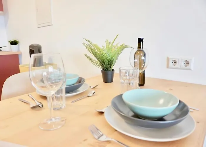 Neu Modernes In Lage, Free Parking Max 1,65m Hoehe Und 1,8m Breite Apartamento *