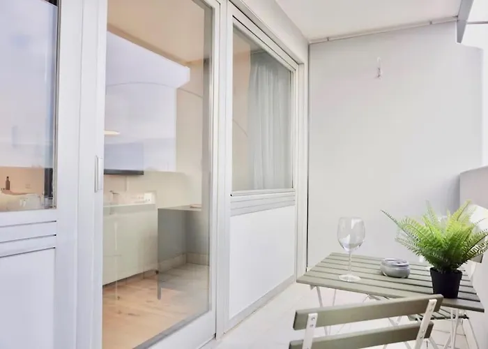 Neu Modernes In Lage, Free Parking Max 1,65m Hoehe Und 1,8m Breite