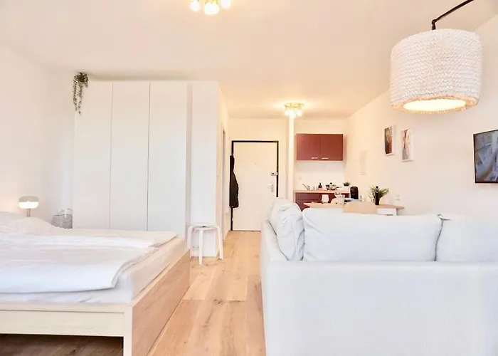 Neu Modernes In Lage, Free Parking Max 1,65m Hoehe Und 1,8m Breite *