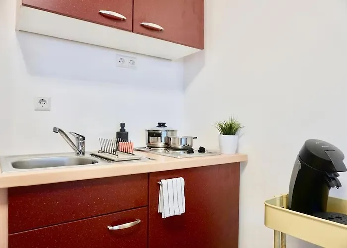 Neu Modernes In Lage, Free Parking Max 1,65m Hoehe Und 1,8m Breite *